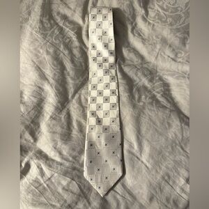 Donald J. Trump Signature Collection Necktie Tie Silver & Blue Geometic Pattern